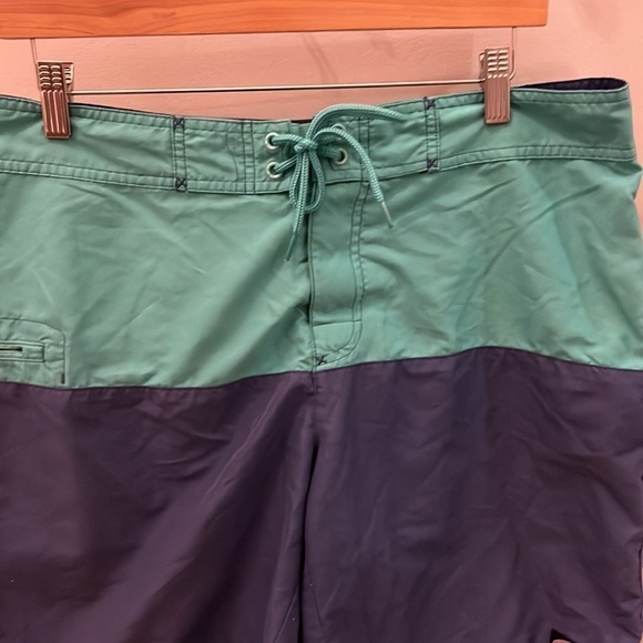 Vineyard Vines Men’s Swim Trunk Board Shorts Size 32 Bathing Suit - Picture 2 of 7